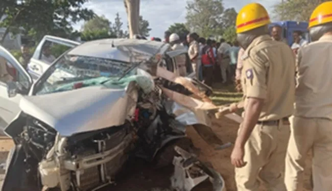 5 of family killed in road accident, pet dog survives - Great Andhra