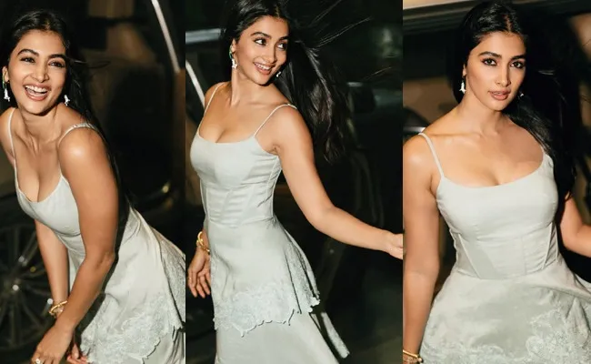 Hot Awesome Smiley Poses Win Hearts