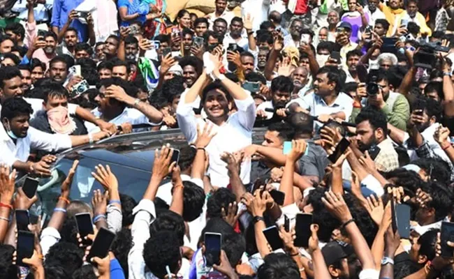 శ్రీకాకుళంలో జగన్ షో: జైలులో సీదిరికి మద్దతు