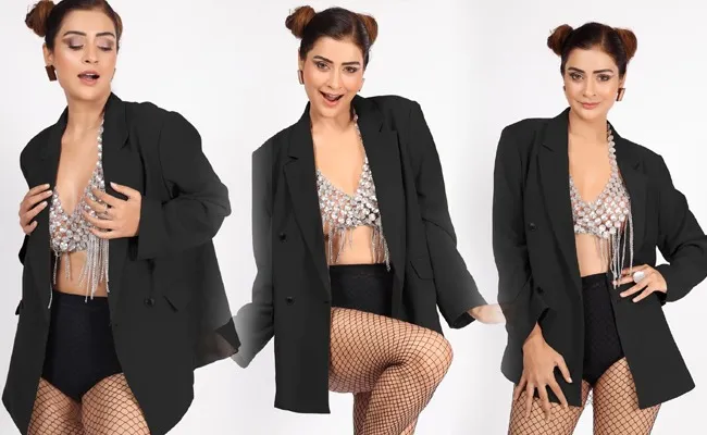 Hot Beauty Turns Heads In Chic Style