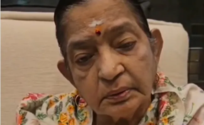 P Susheela Breaks Down Many Tried To Divide Janaki And Me