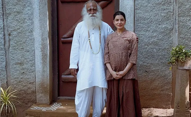 Samantha Visits Sadhguru’s Isha Foundation Ahead of Motherhood