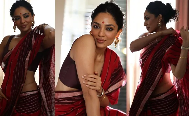 శోబితా ధూళిపాళ్ల చీరలో సాంప్రదాయ అందం